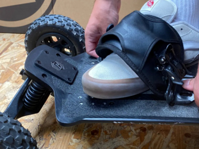 Guide för installation av straps på en elektrisk skateboard Renegade